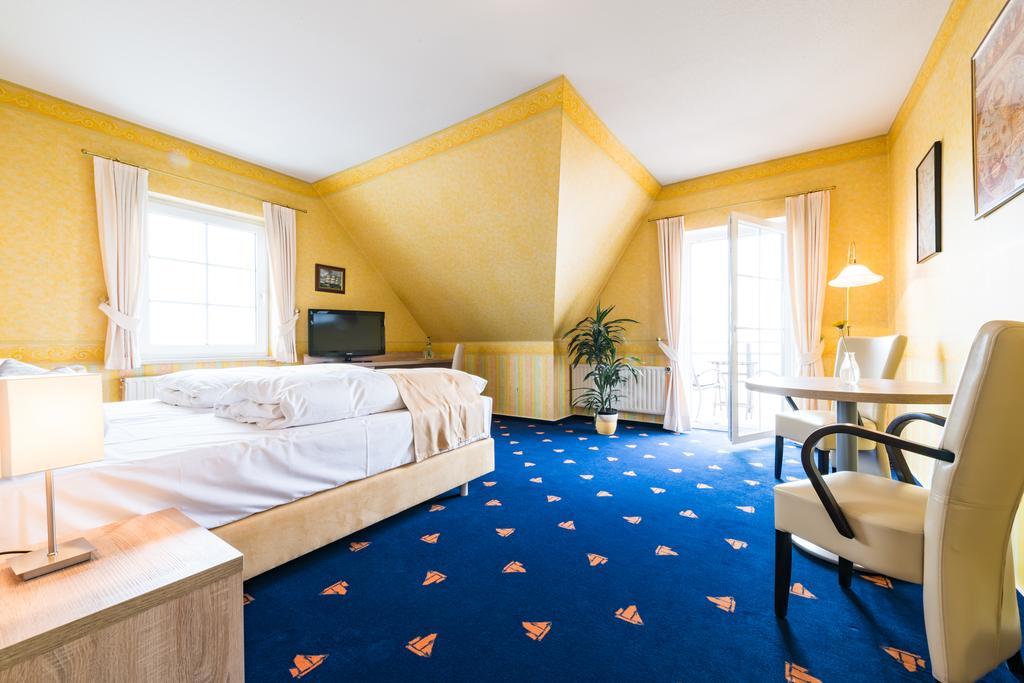 Hotel Boddenhus Garni Zingst Eksteriør billede