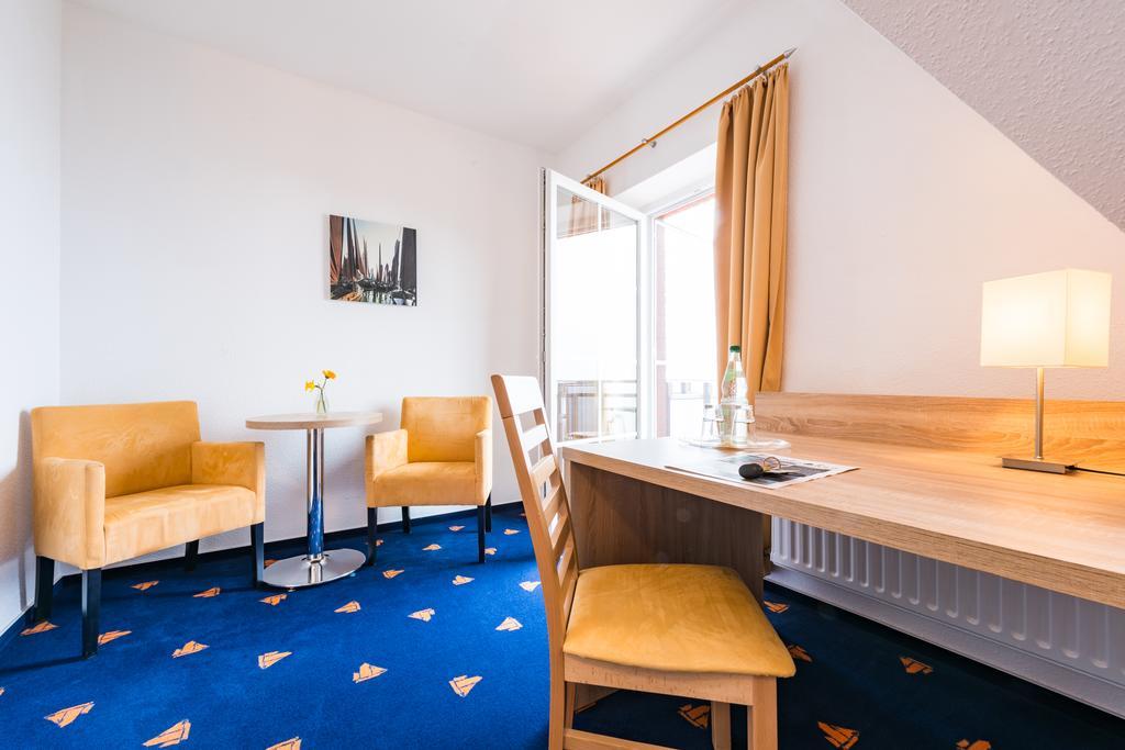 Hotel Boddenhus Garni Zingst Eksteriør billede