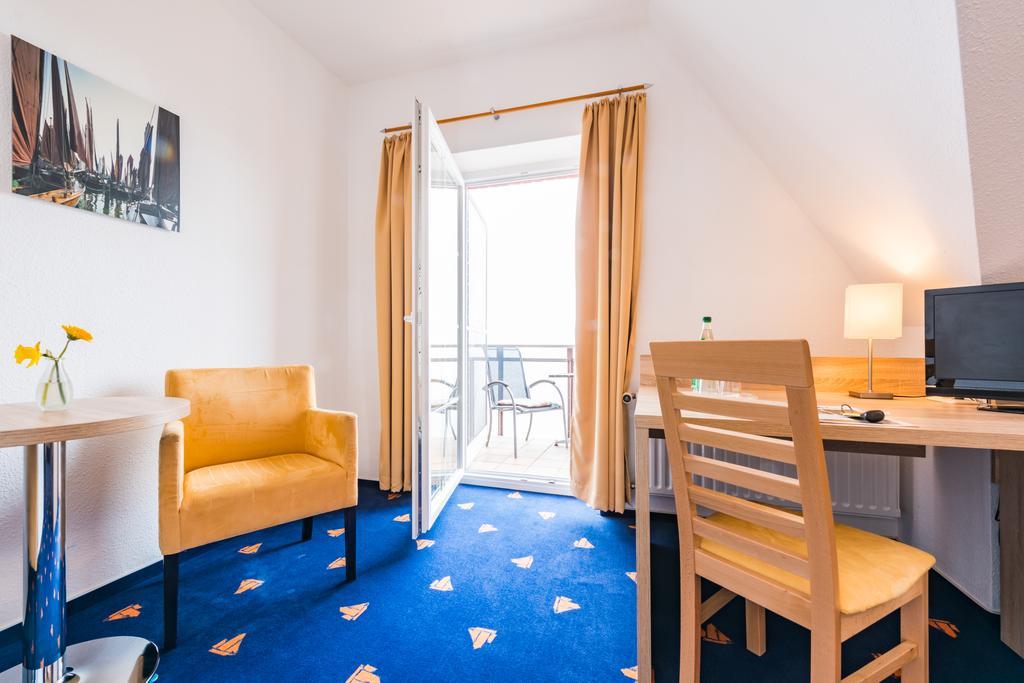 Hotel Boddenhus Garni Zingst Eksteriør billede