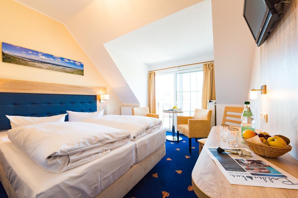 Hotel Boddenhus Garni Zingst Eksteriør billede