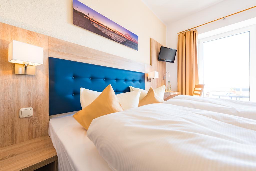 Hotel Boddenhus Garni Zingst Eksteriør billede