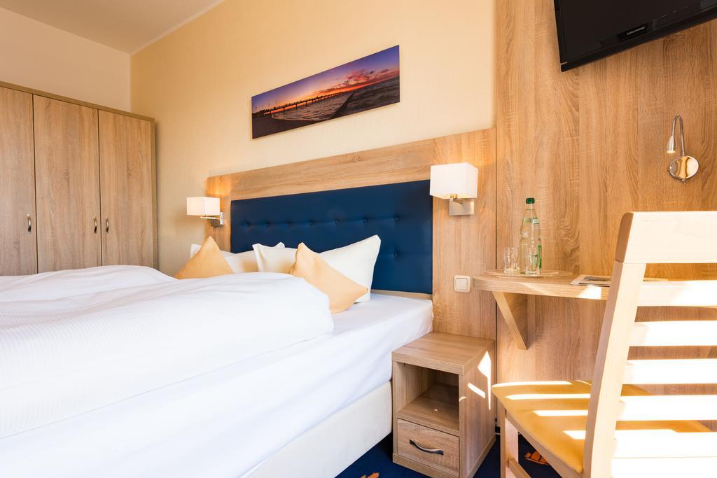 Hotel Boddenhus Garni Zingst Eksteriør billede