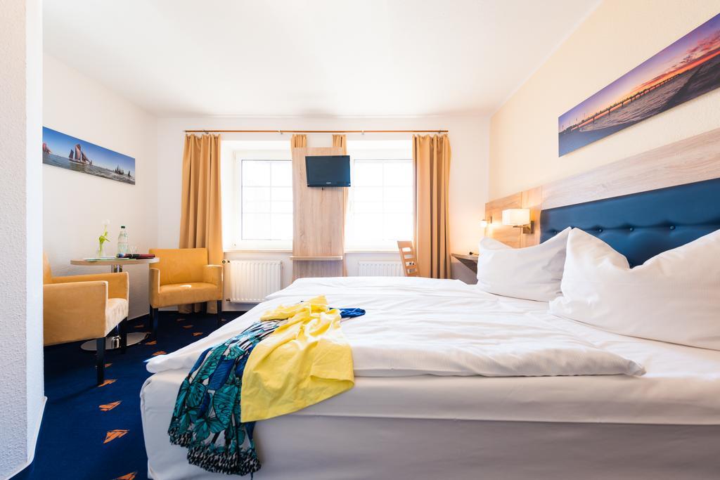 Hotel Boddenhus Garni Zingst Eksteriør billede