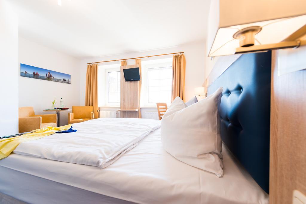 Hotel Boddenhus Garni Zingst Eksteriør billede