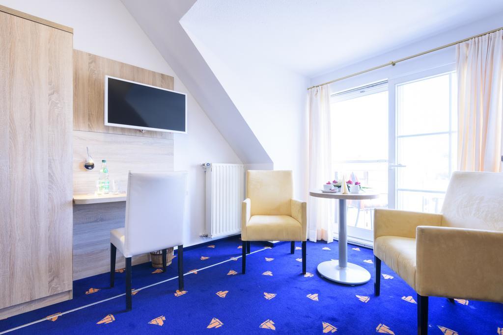 Hotel Boddenhus Garni Zingst Eksteriør billede