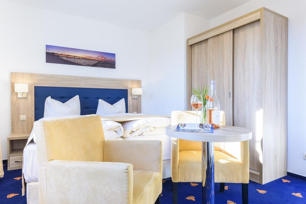 Hotel Boddenhus Garni Zingst Eksteriør billede