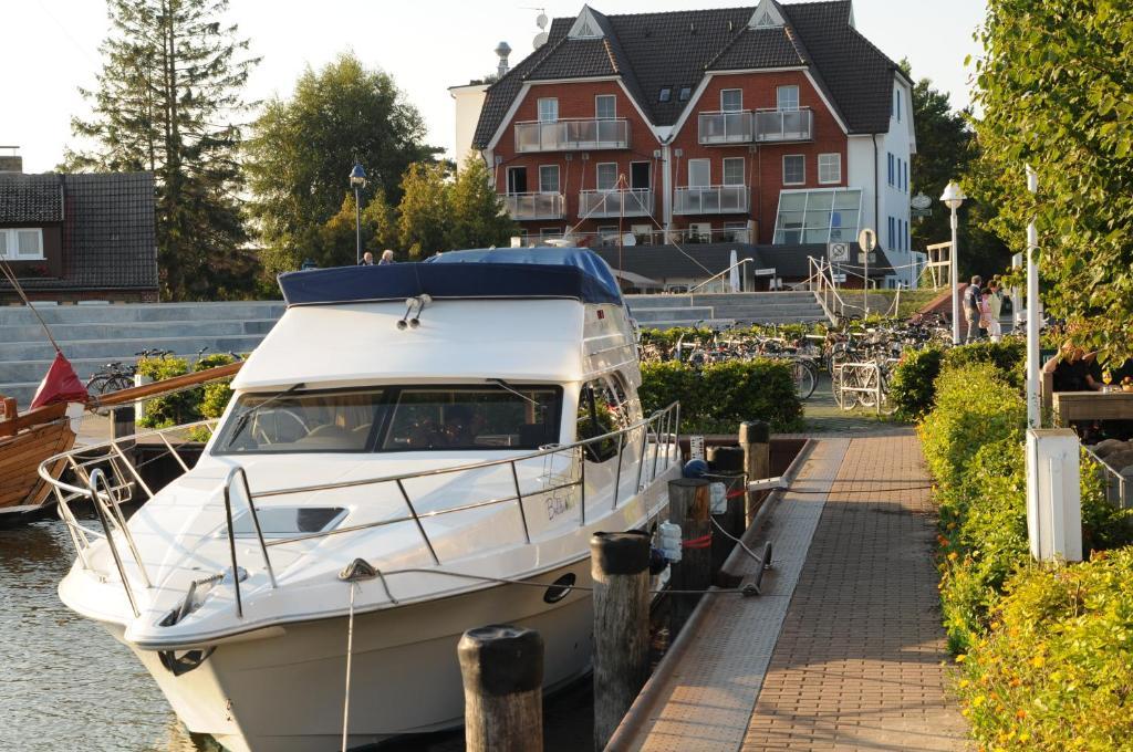 Hotel Boddenhus Garni Zingst Eksteriør billede